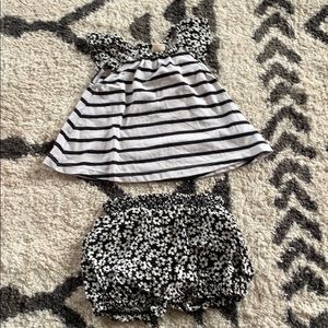 NWOT adorable baby girls outfit